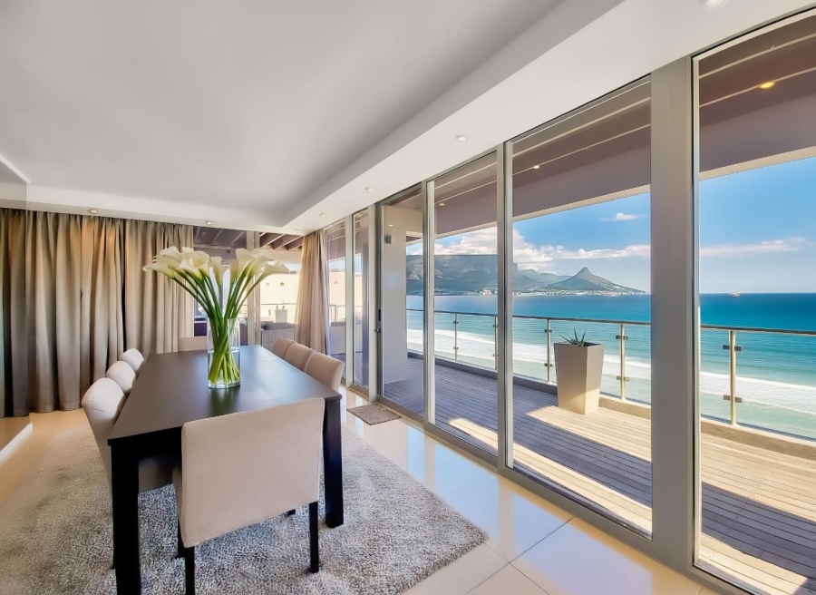 4 Bedroom Property for Sale in Bloubergrant Western Cape